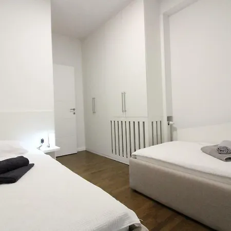 Exclusive Two Bedroom Riverside Apartman *